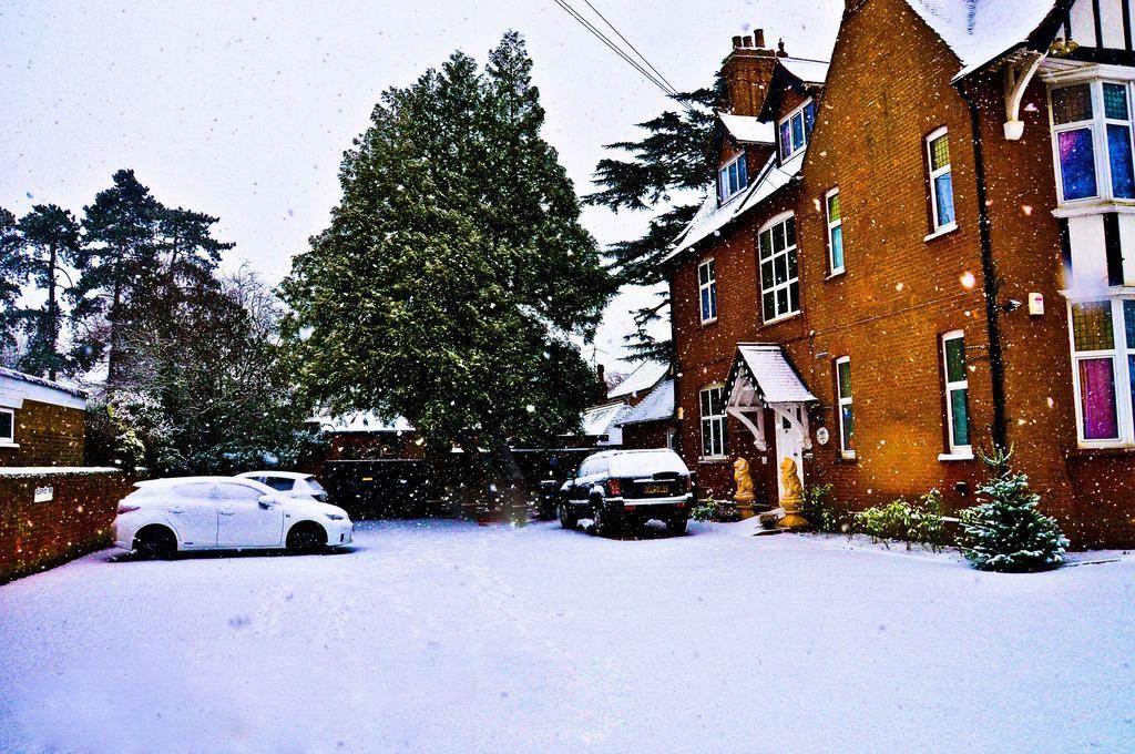 Gatwick Inn ฮอร์เลย์ ภายนอก รูปภาพ