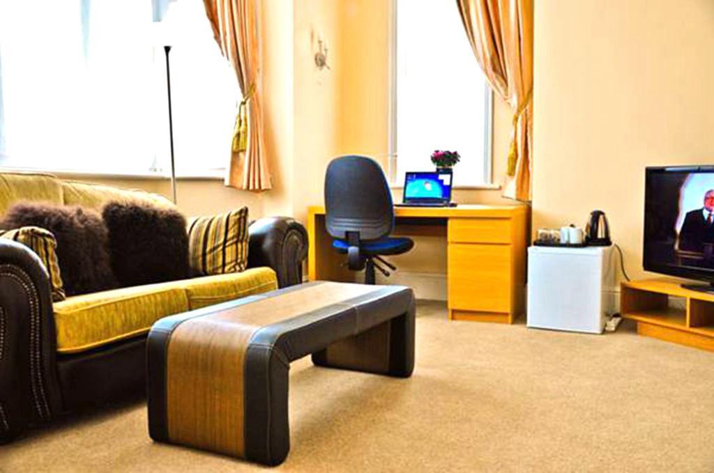 Gatwick Inn ฮอร์เลย์ ภายนอก รูปภาพ