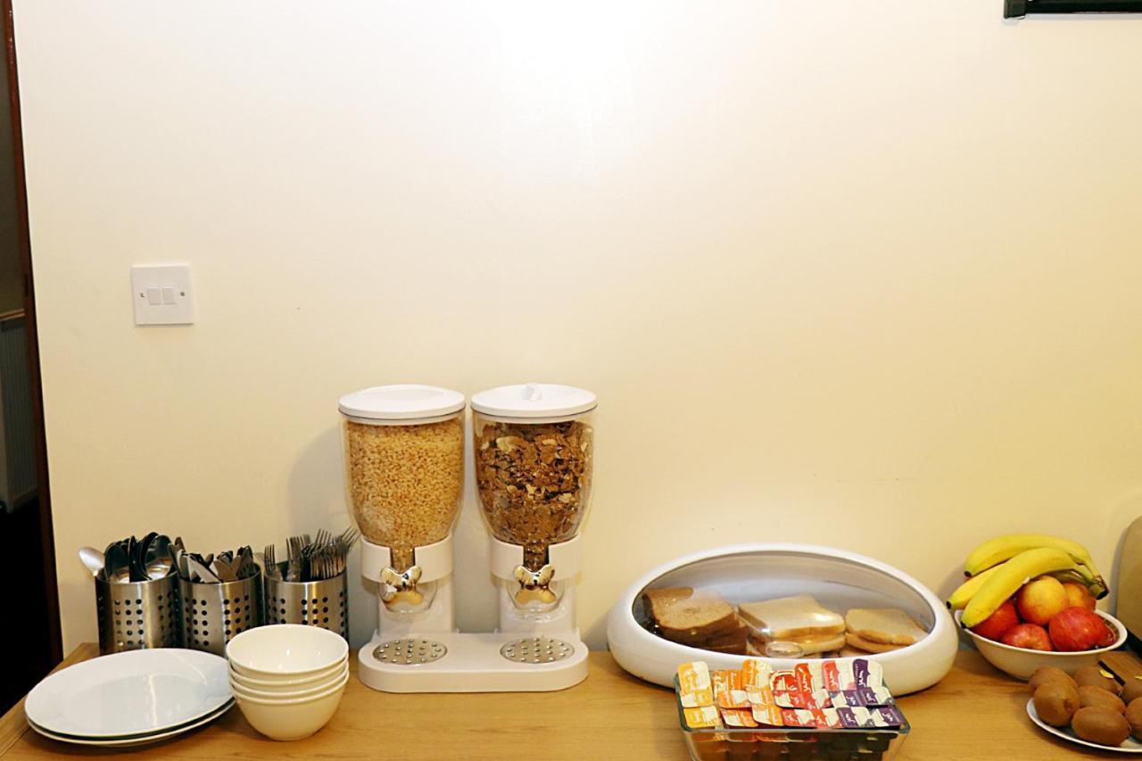Gatwick Inn ฮอร์เลย์ ภายนอก รูปภาพ