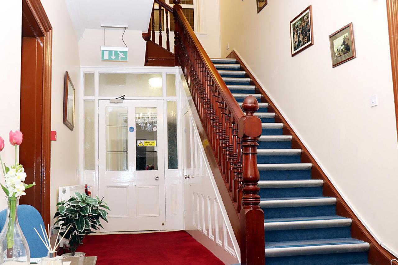 Gatwick Inn ฮอร์เลย์ ภายนอก รูปภาพ