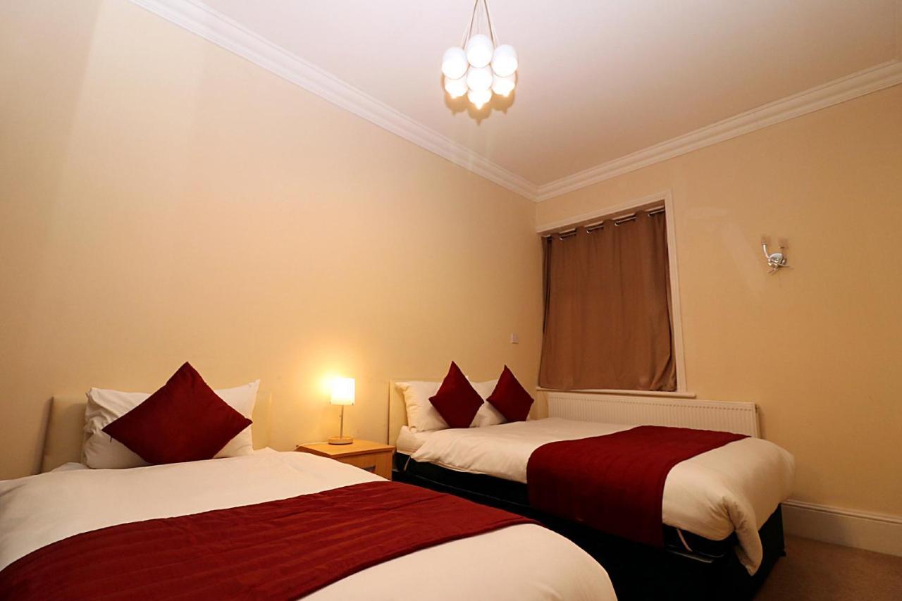 Gatwick Inn ฮอร์เลย์ ภายนอก รูปภาพ