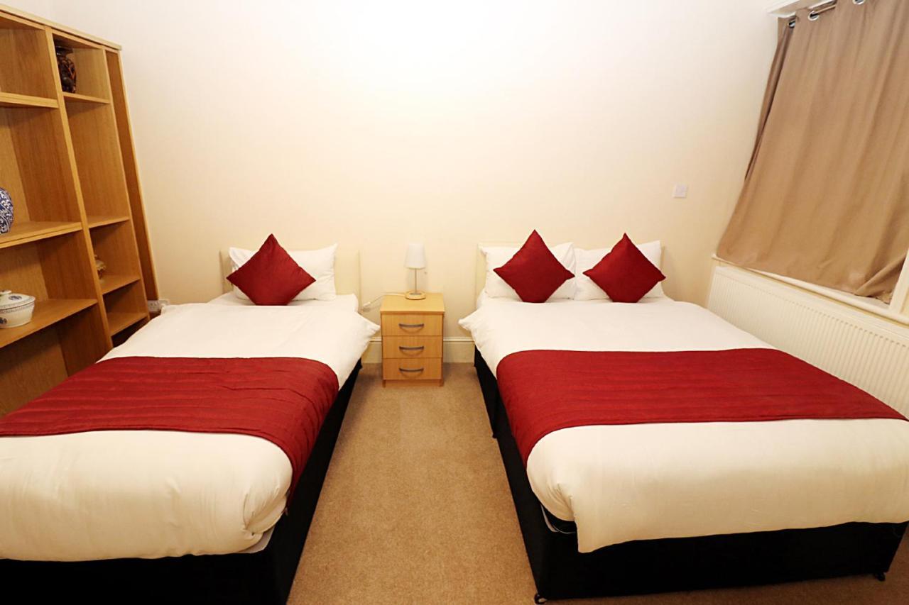 Gatwick Inn ฮอร์เลย์ ภายนอก รูปภาพ