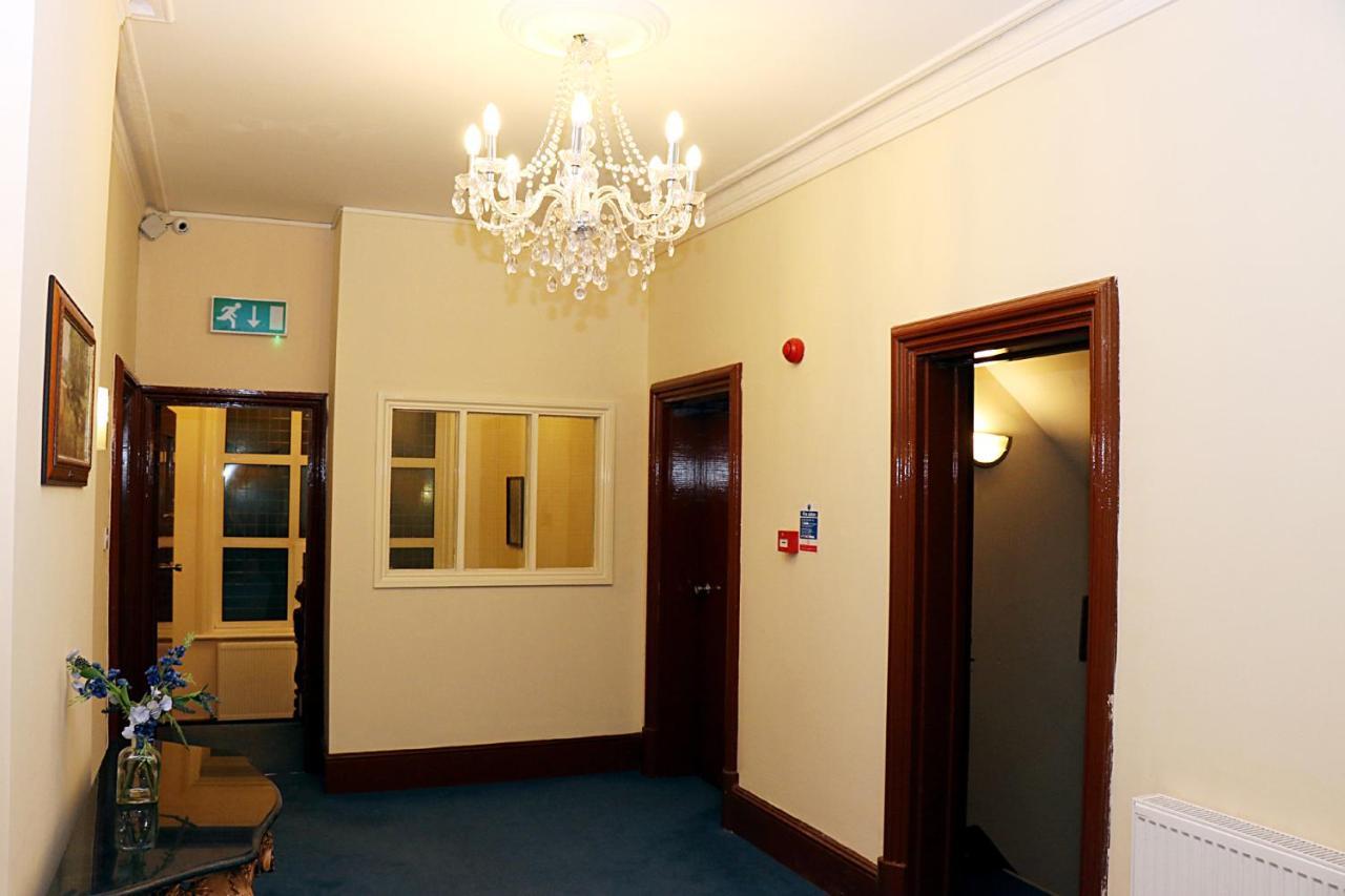 Gatwick Inn ฮอร์เลย์ ภายนอก รูปภาพ