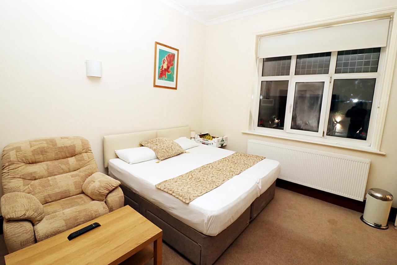 Gatwick Inn ฮอร์เลย์ ภายนอก รูปภาพ
