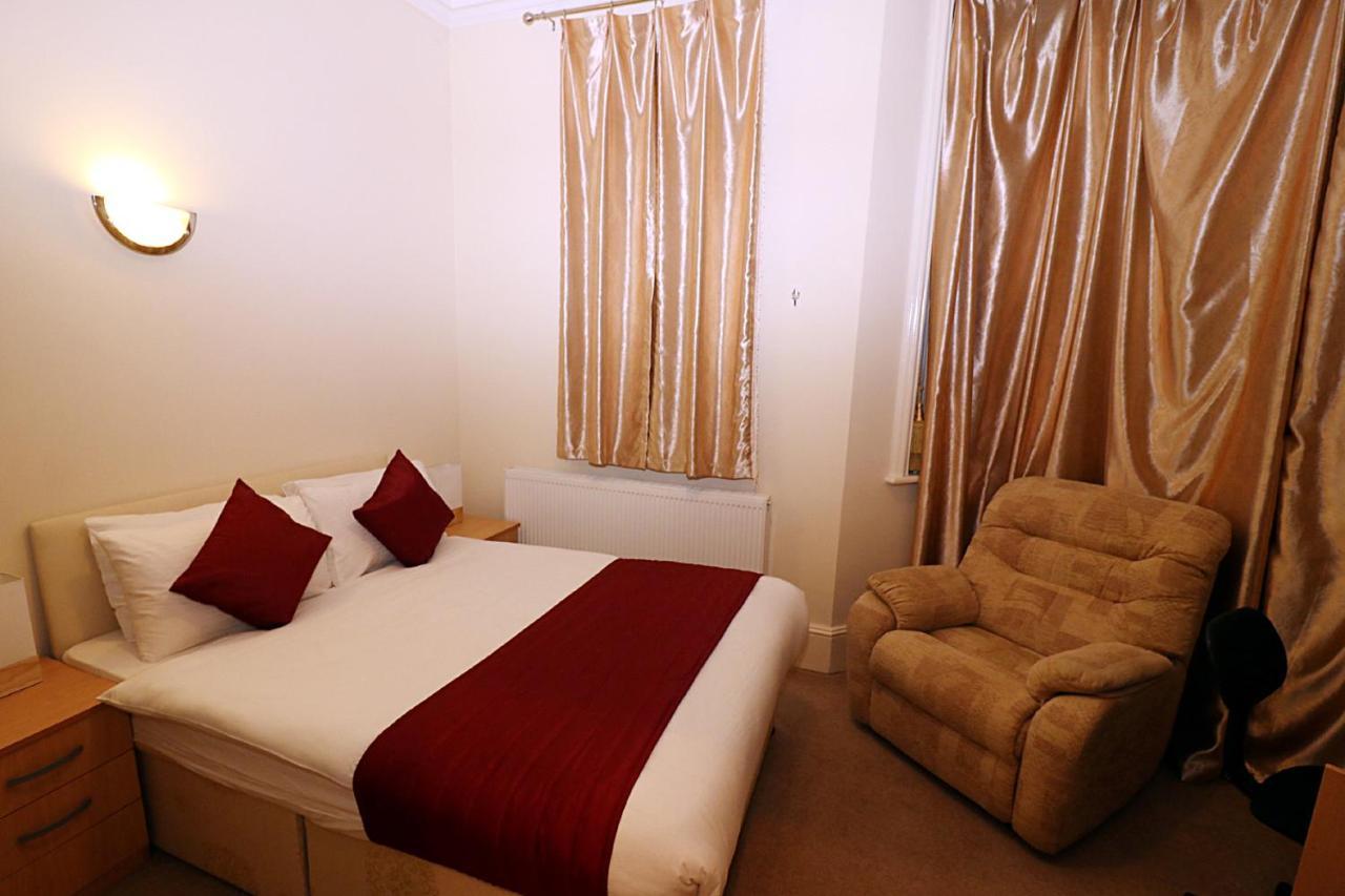 Gatwick Inn ฮอร์เลย์ ภายนอก รูปภาพ