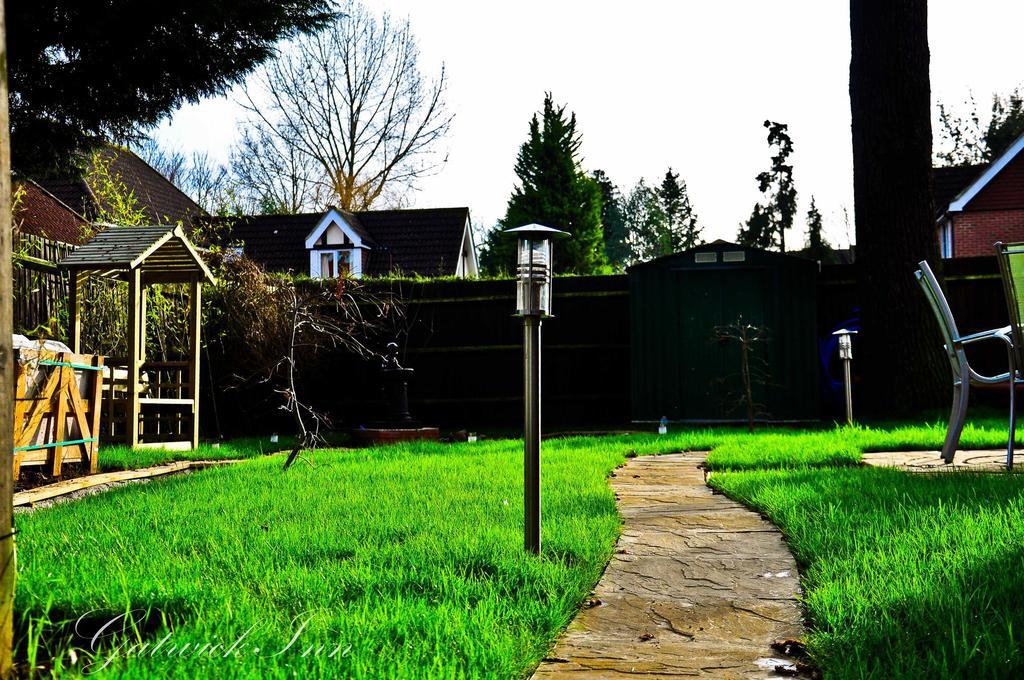 Gatwick Inn ฮอร์เลย์ ภายนอก รูปภาพ