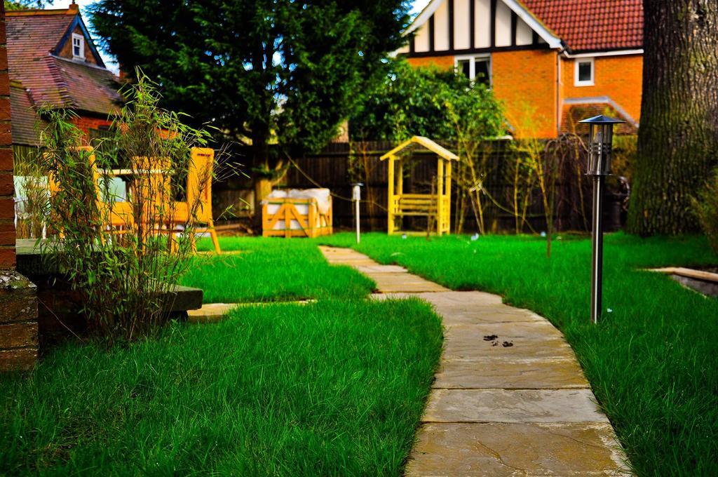 Gatwick Inn ฮอร์เลย์ ภายนอก รูปภาพ