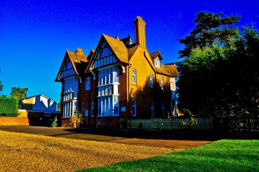 Gatwick Inn ฮอร์เลย์ ภายนอก รูปภาพ