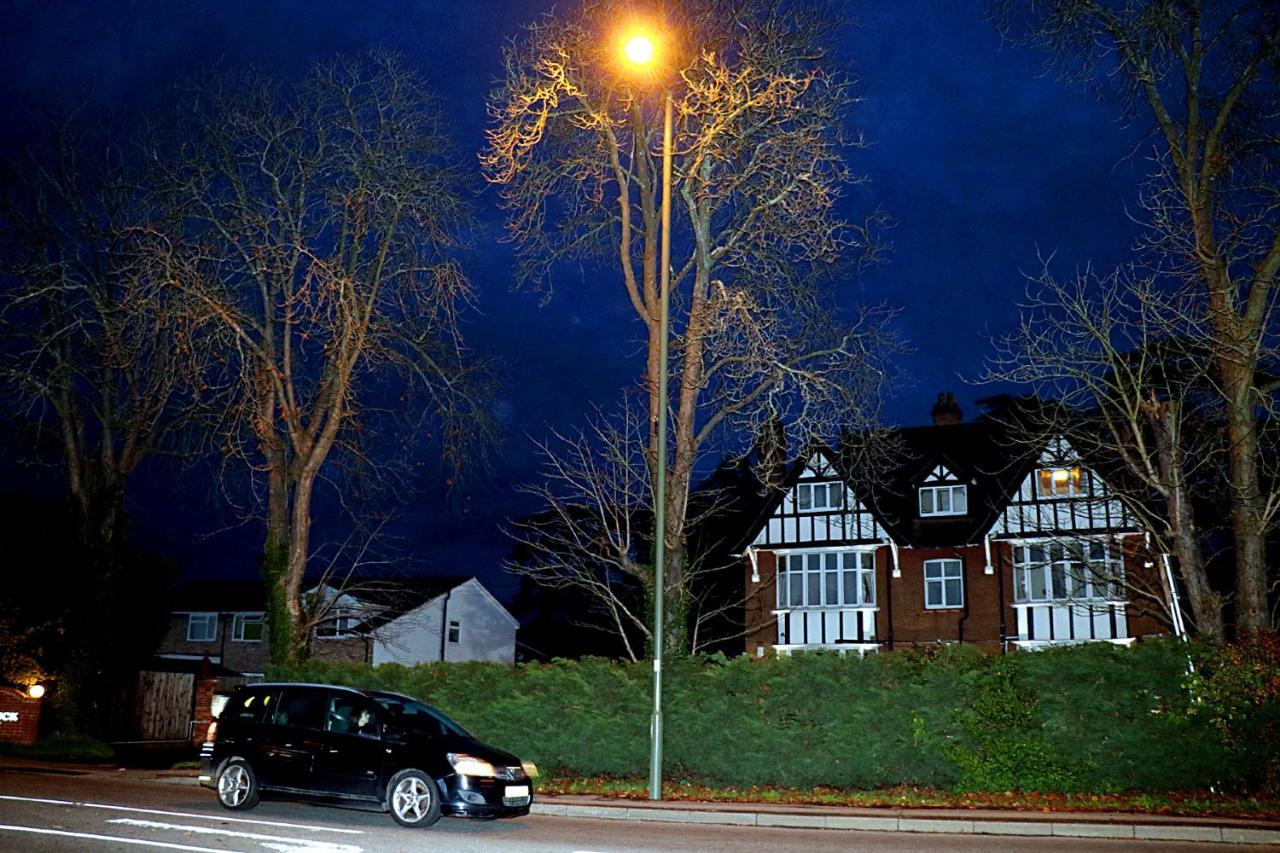 Gatwick Inn ฮอร์เลย์ ภายนอก รูปภาพ